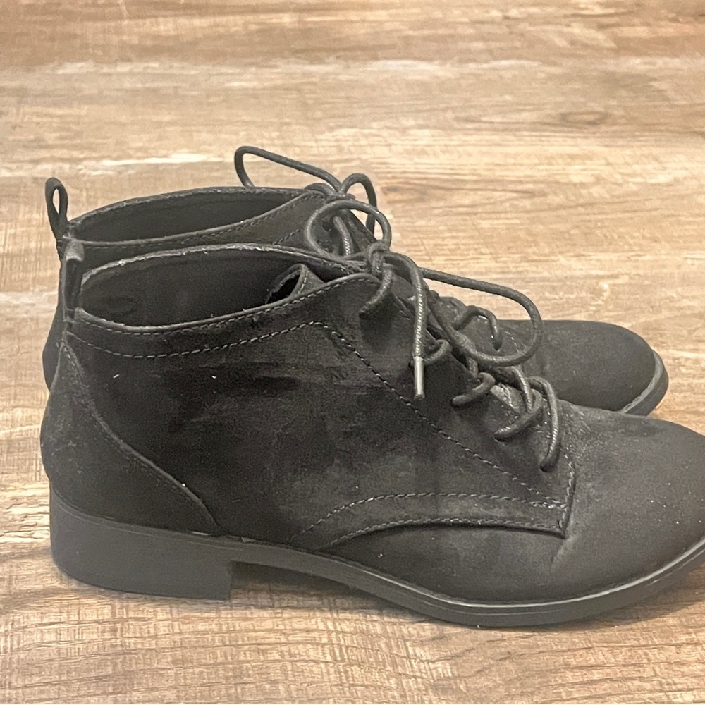 Makalu Women's Black Lace-Up Ankle Boots